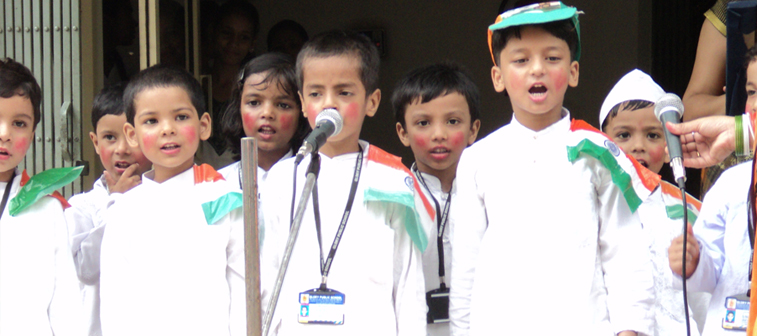 Little ones singing the patriotic songs